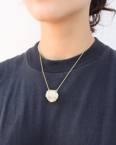 Golden XL Quartz Necklace